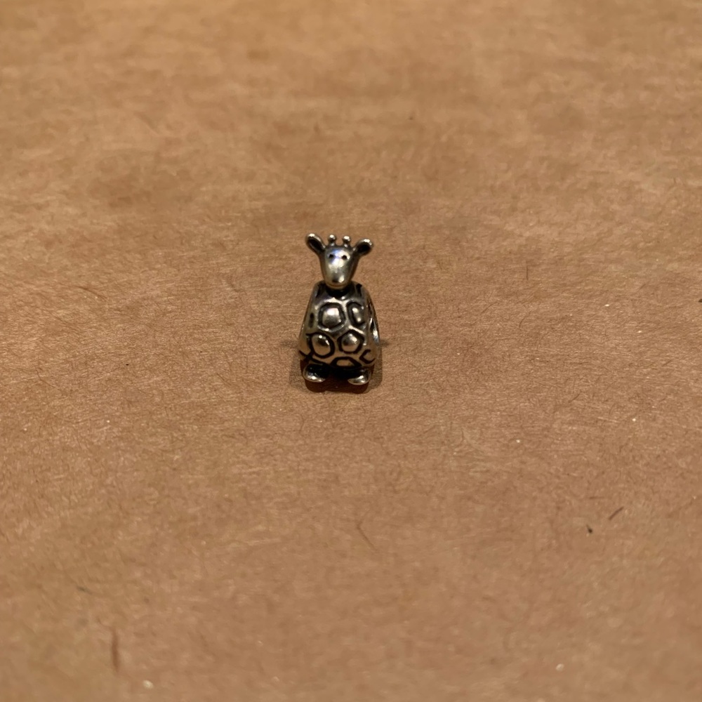 Giraffe pandora charm